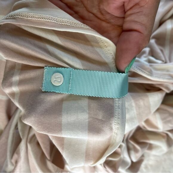 Lululemon Vinyasa Scarf White Pink Striped Button Snap Wrap One Size *Small Hole - Picture 5 of 5